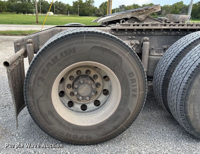 image for item DT3347 2022 Mack Pinnacle semi truck