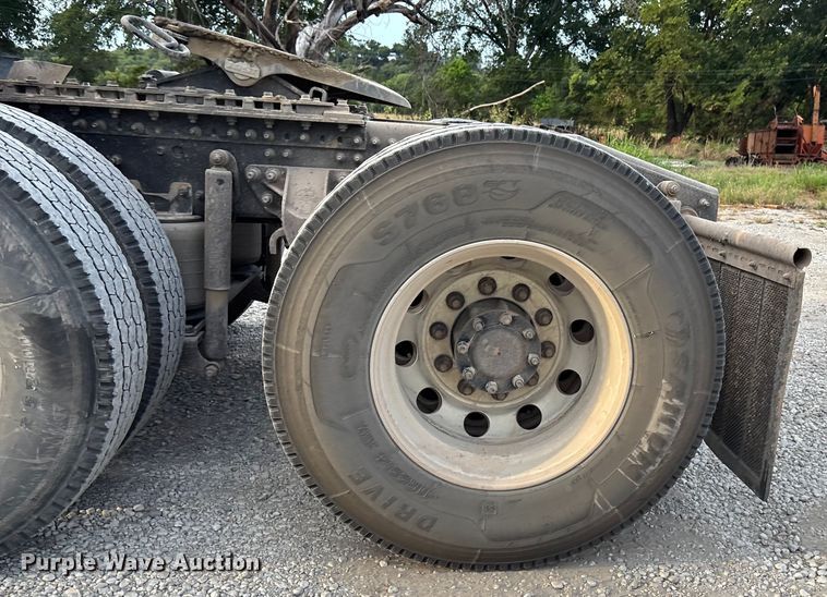 image for item DT3347 2022 Mack Pinnacle semi truck