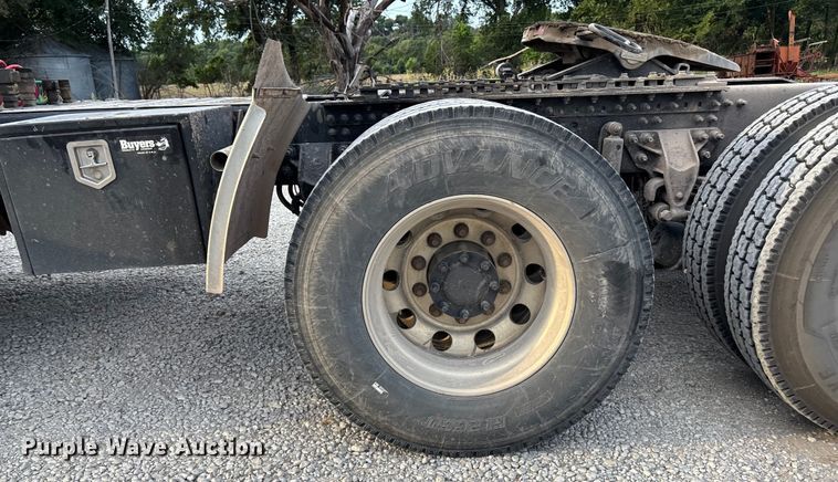 image for item DT3347 2022 Mack Pinnacle semi truck