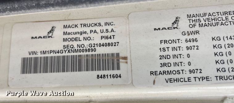 image for item DT3347 2022 Mack Pinnacle semi truck