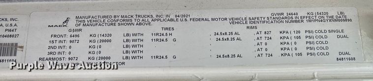 image for item DT3347 2022 Mack Pinnacle semi truck