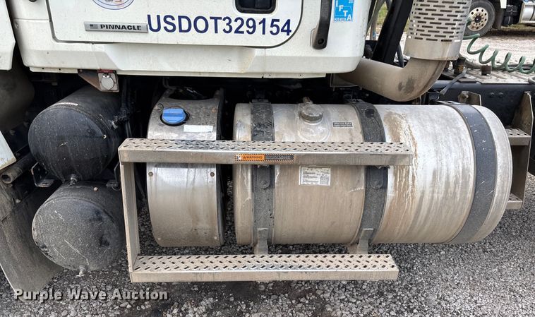 image for item DT3348 2020 Mack Pinnacle semi truck