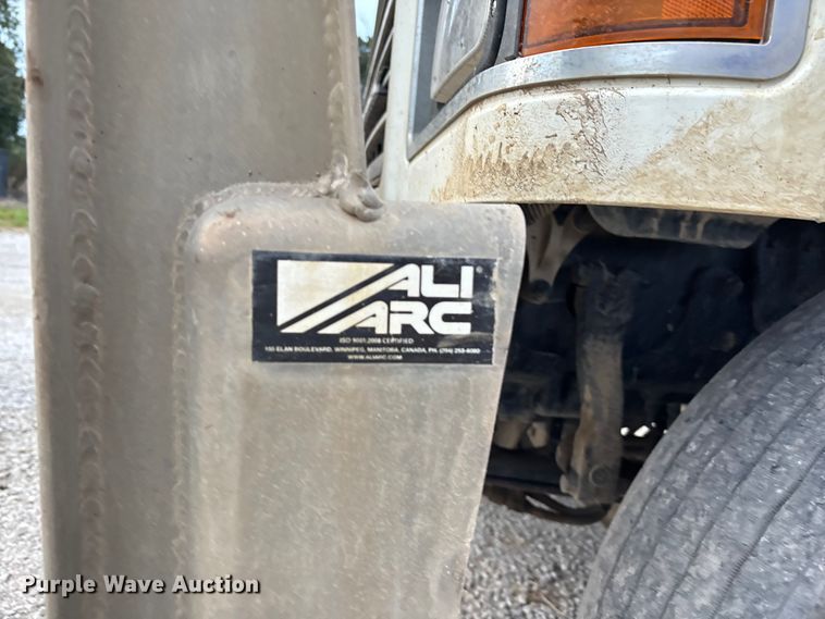 image for item DT3348 2020 Mack Pinnacle semi truck