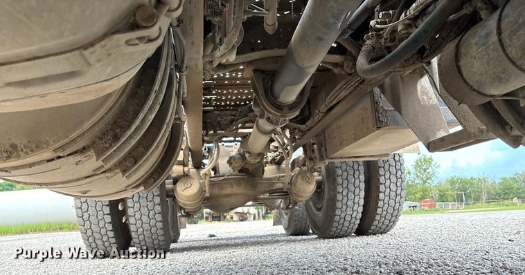 image for item DT3348 2020 Mack Pinnacle semi truck