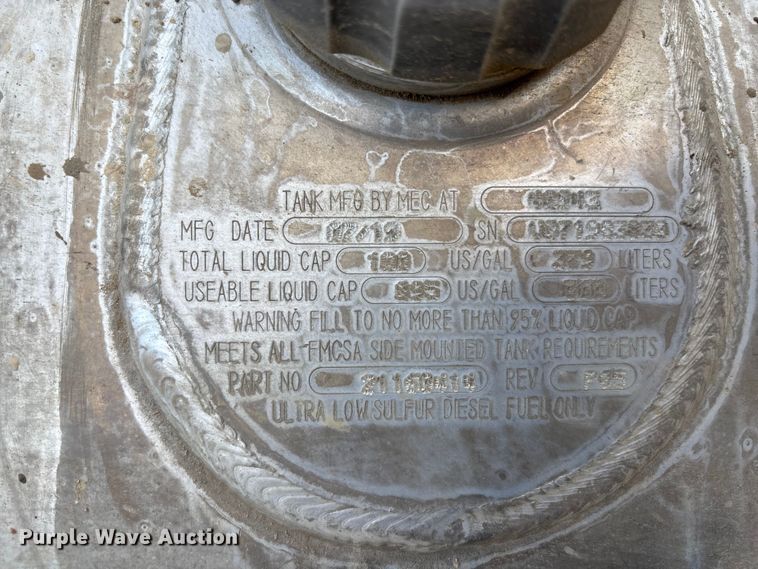 image for item DT3348 2020 Mack Pinnacle semi truck