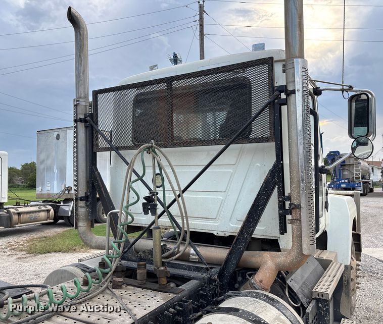 image for item DT3348 2020 Mack Pinnacle semi truck