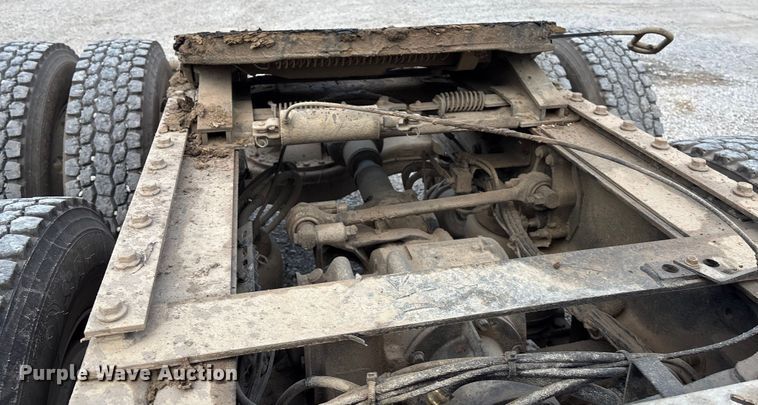 image for item DT3348 2020 Mack Pinnacle semi truck