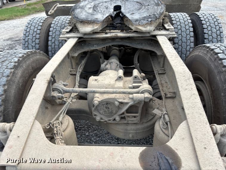 image for item DT3348 2020 Mack Pinnacle semi truck