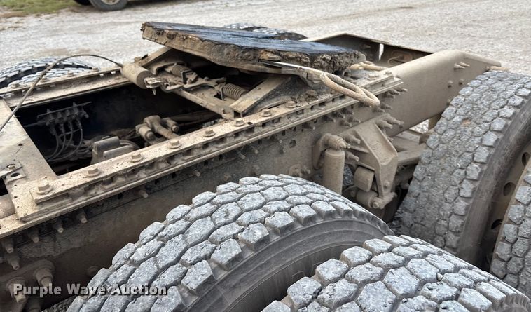 image for item DT3348 2020 Mack Pinnacle semi truck