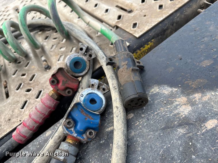 image for item DT3348 2020 Mack Pinnacle semi truck