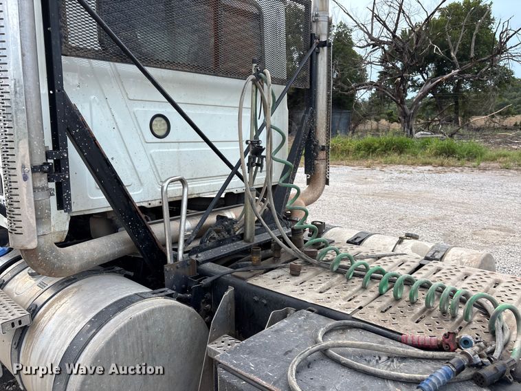 image for item DT3348 2020 Mack Pinnacle semi truck