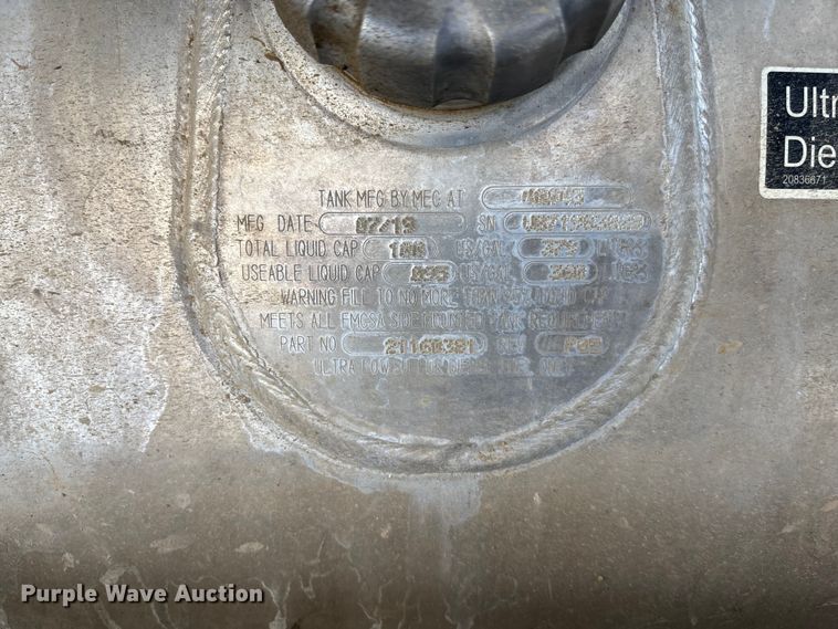 image for item DT3348 2020 Mack Pinnacle semi truck