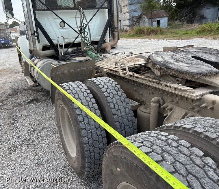image for item DT3348 2020 Mack Pinnacle semi truck