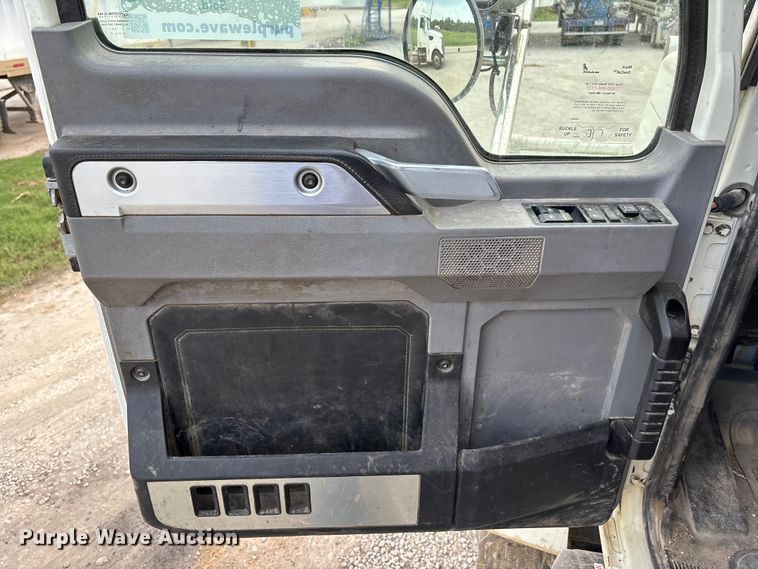 image for item DT3348 2020 Mack Pinnacle semi truck