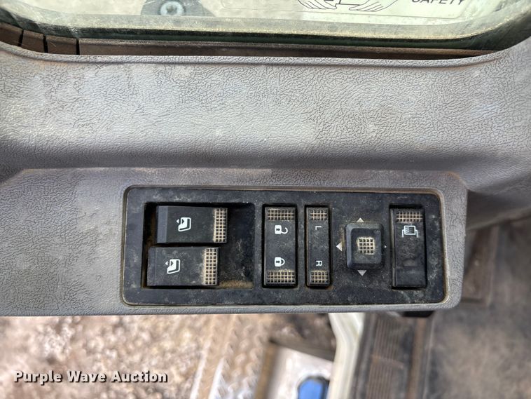 image for item DT3348 2020 Mack Pinnacle semi truck