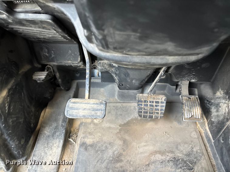 image for item DT3348 2020 Mack Pinnacle semi truck