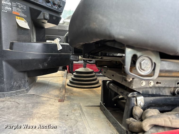 image for item DT3348 2020 Mack Pinnacle semi truck