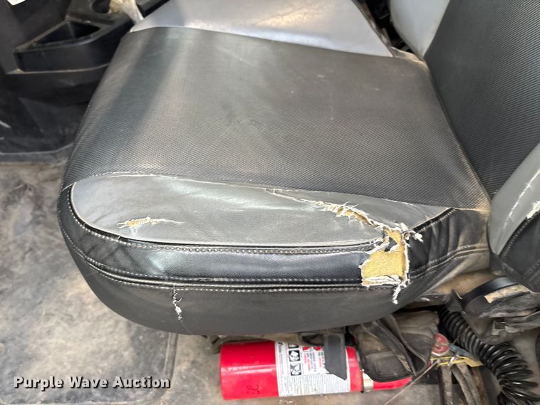 image for item DT3348 2020 Mack Pinnacle semi truck