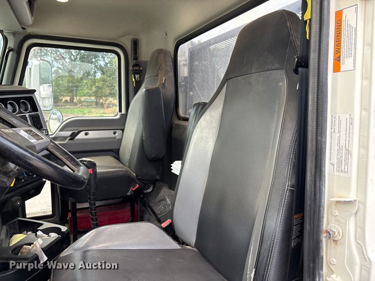 image for item DT3348 2020 Mack Pinnacle semi truck