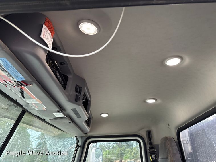 image for item DT3348 2020 Mack Pinnacle semi truck