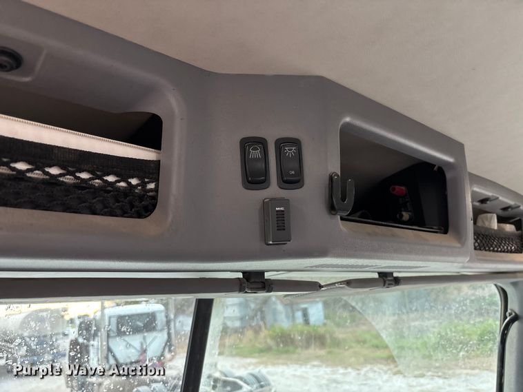 image for item DT3348 2020 Mack Pinnacle semi truck