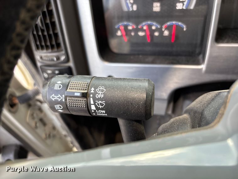 image for item DT3348 2020 Mack Pinnacle semi truck