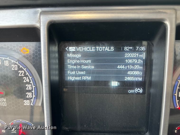 image for item DT3348 2020 Mack Pinnacle semi truck