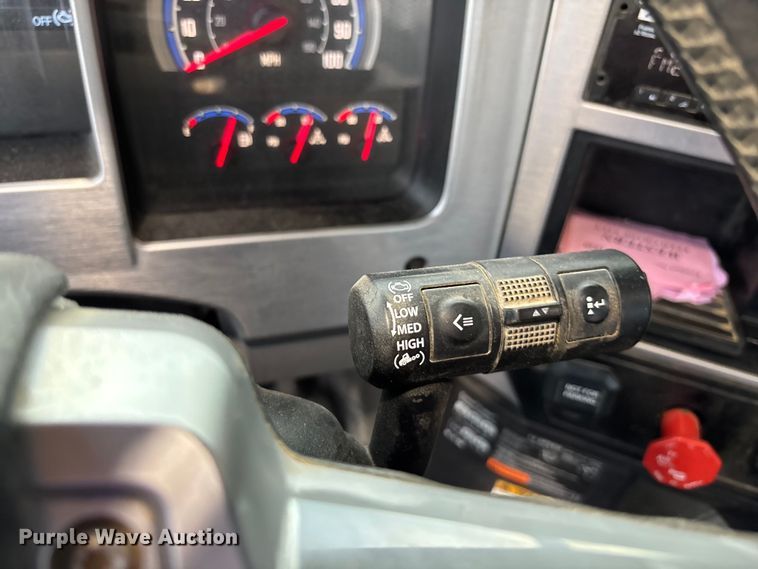 image for item DT3348 2020 Mack Pinnacle semi truck