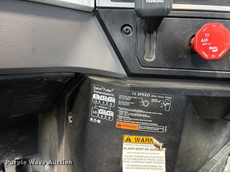 image for item DT3348 2020 Mack Pinnacle semi truck