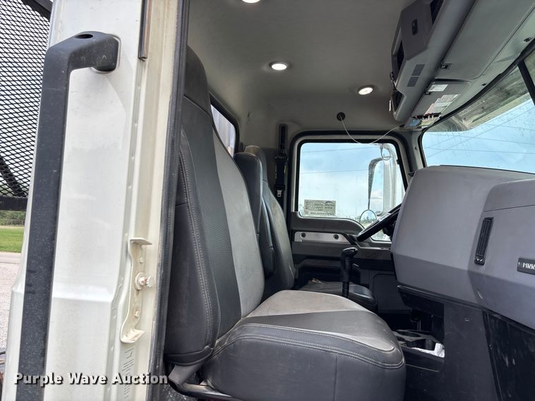 image for item DT3348 2020 Mack Pinnacle semi truck