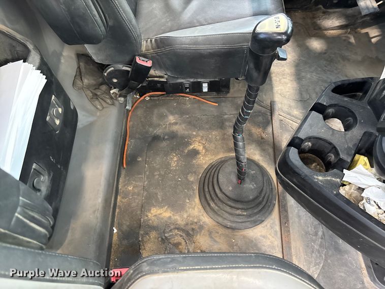 image for item DT3348 2020 Mack Pinnacle semi truck