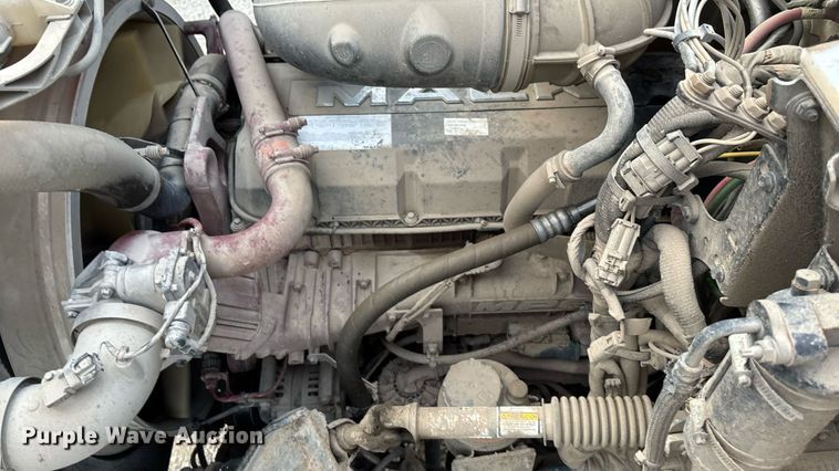 image for item DT3348 2020 Mack Pinnacle semi truck