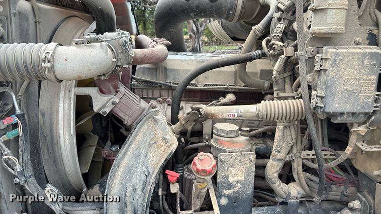 image for item DT3348 2020 Mack Pinnacle semi truck