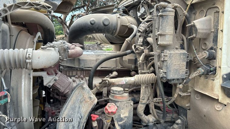 image for item DT3348 2020 Mack Pinnacle semi truck