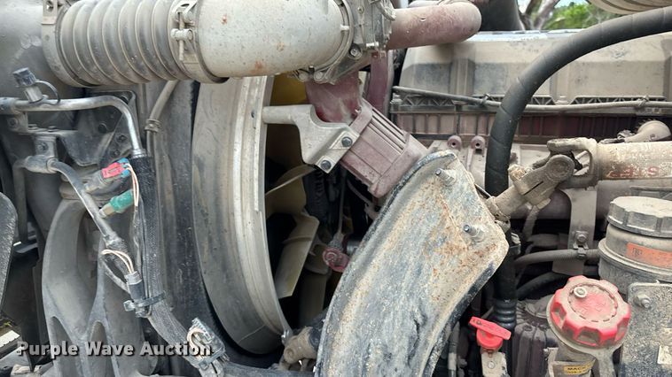 image for item DT3348 2020 Mack Pinnacle semi truck