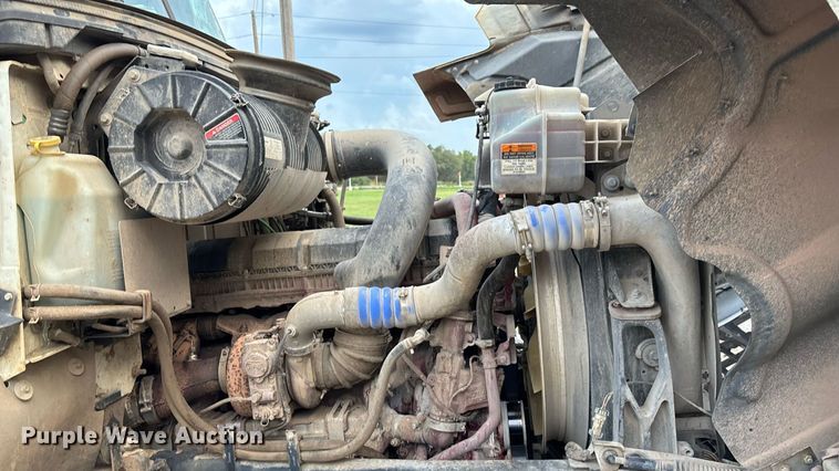 image for item DT3348 2020 Mack Pinnacle semi truck