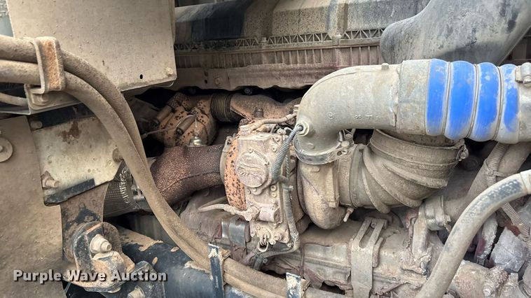 image for item DT3348 2020 Mack Pinnacle semi truck