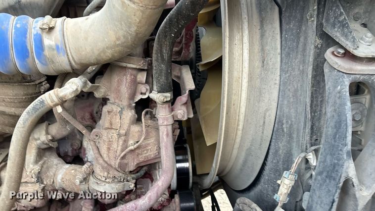 image for item DT3348 2020 Mack Pinnacle semi truck