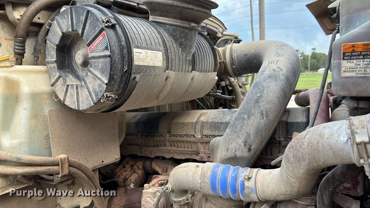 image for item DT3348 2020 Mack Pinnacle semi truck