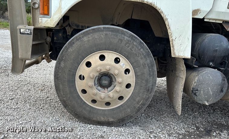 image for item DT3348 2020 Mack Pinnacle semi truck