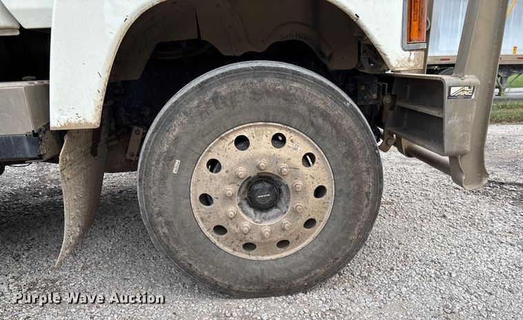 image for item DT3348 2020 Mack Pinnacle semi truck