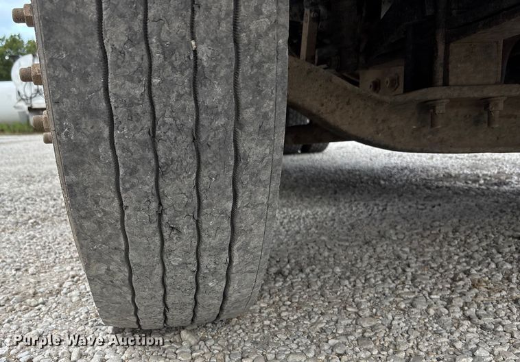 image for item DT3348 2020 Mack Pinnacle semi truck