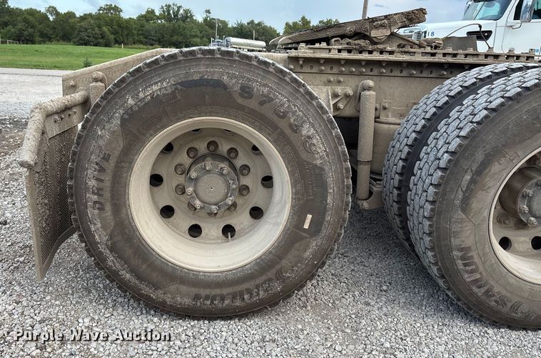 image for item DT3348 2020 Mack Pinnacle semi truck