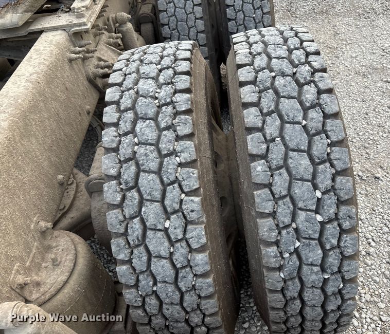 image for item DT3348 2020 Mack Pinnacle semi truck