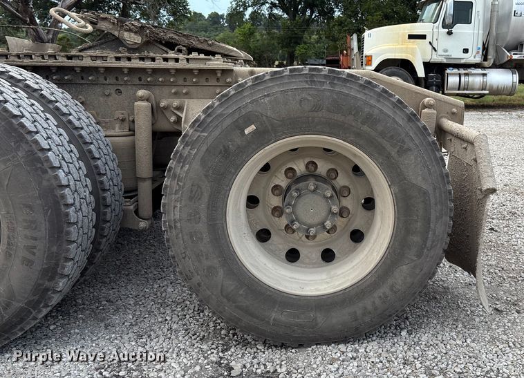 image for item DT3348 2020 Mack Pinnacle semi truck