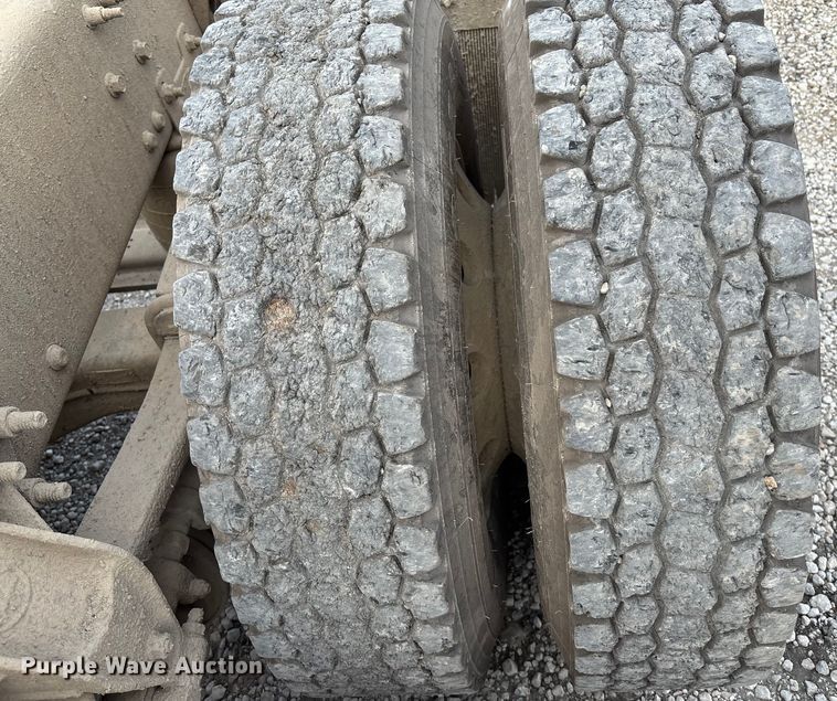 image for item DT3348 2020 Mack Pinnacle semi truck