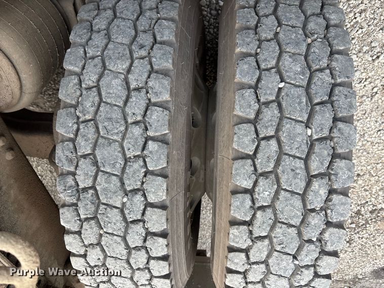 image for item DT3348 2020 Mack Pinnacle semi truck