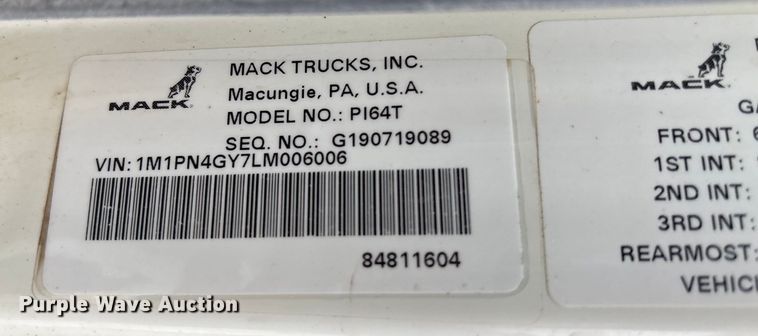 image for item DT3348 2020 Mack Pinnacle semi truck