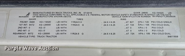 image for item DT3348 2020 Mack Pinnacle semi truck