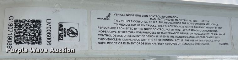 image for item DT3348 2020 Mack Pinnacle semi truck